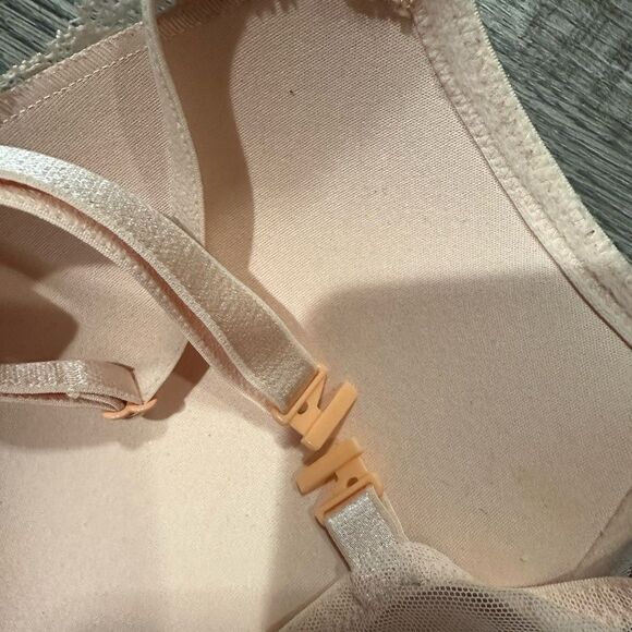 Victoria’s Secret Bra! - Picture 2 of 5